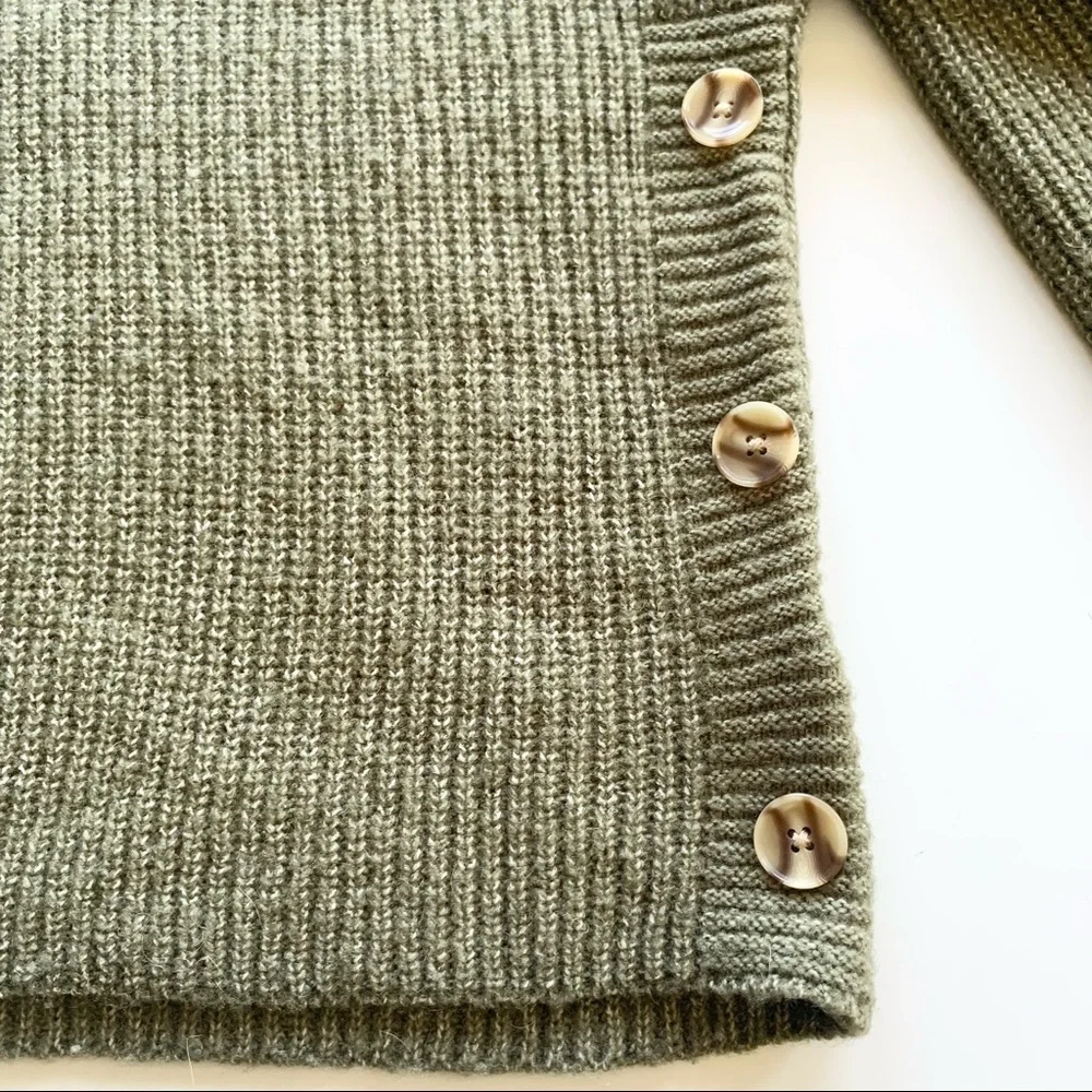 🌸New🌸 Sincerely Jules Long Sleeve Sweater Button Size Medium